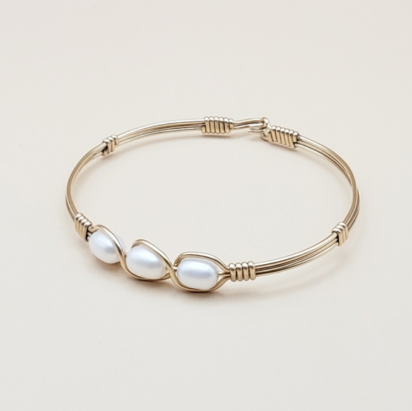 Beautiful 3 Freshwater Pearl Gold Bangle - Picture 2 of 10